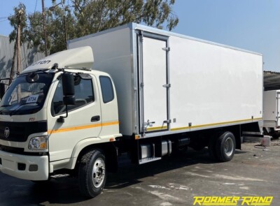 8M INSULATED TRUCK BODY WITH SIDE DOOR